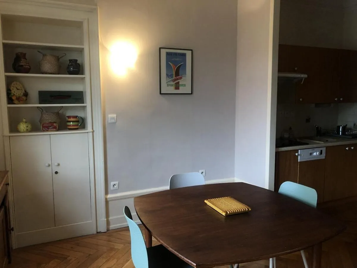 Appartement T2 60 M2 L'Albion Vue Lac 1 Chambre Parking Et Piscine, Centre-Ville Apartman