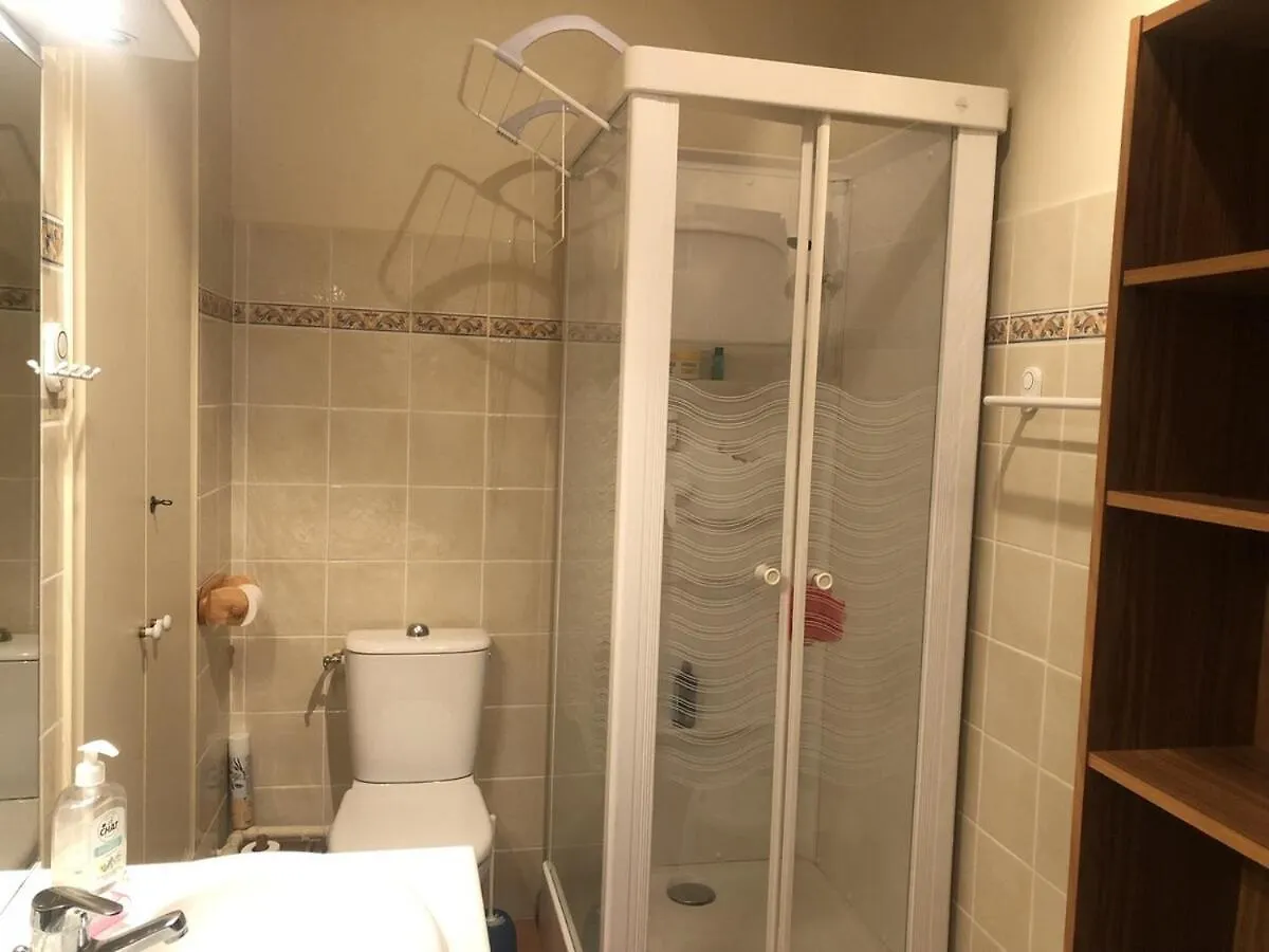 Appartement T2 60 M2 L'Albion Vue Lac 1 Chambre Parking Et Piscine, Centre-Ville Apartman